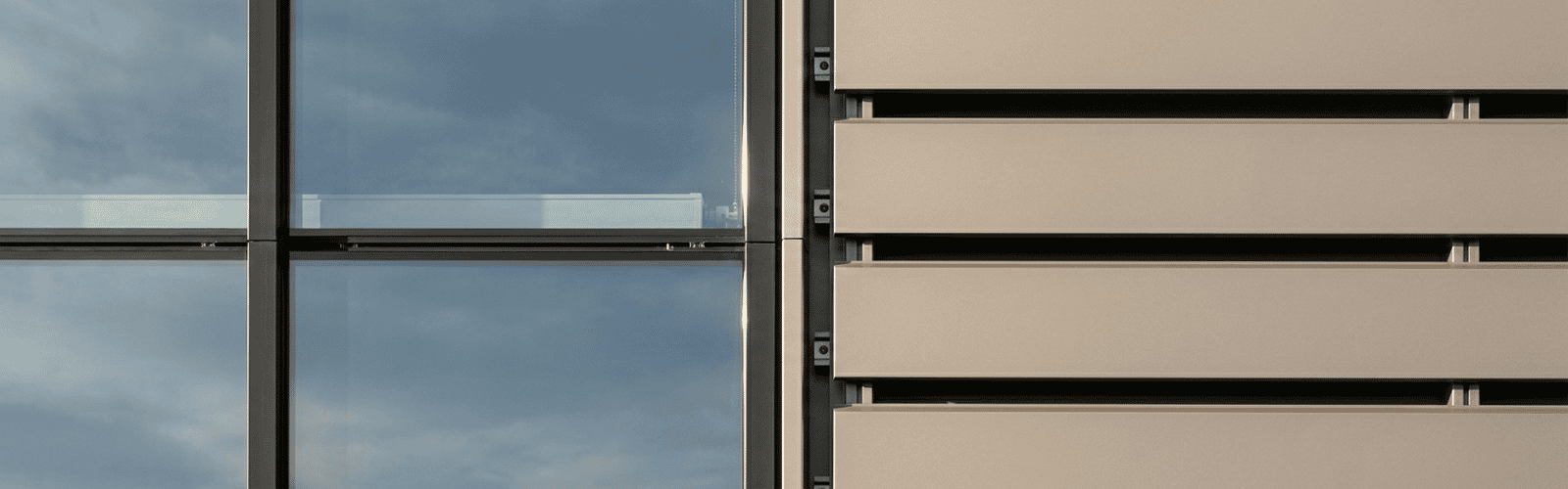 Mur-rideau ou bardage rapporté aluminium : guide de choix pour architectes et MOA