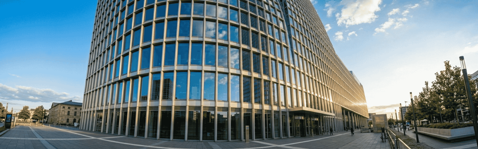 Décret tertiaire et menuiseries aluminium : fenêtres et mur-rideau, le levier enveloppe le plus rentable pour atteindre -40 % en 2030