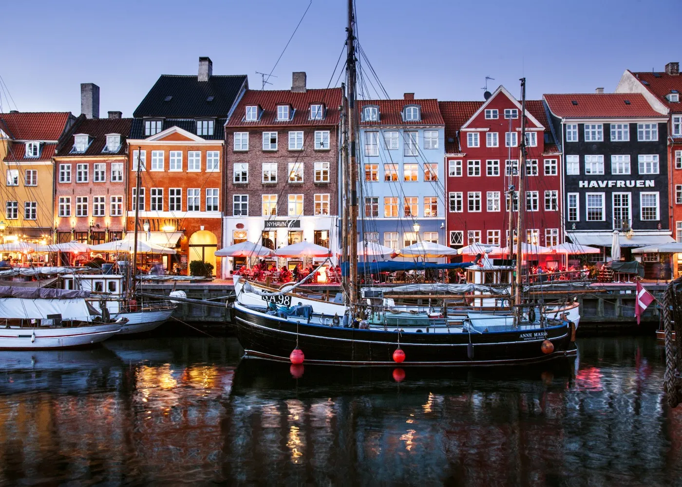 Copenhagen-Nyhavn-colorful-houses-kim-wyon