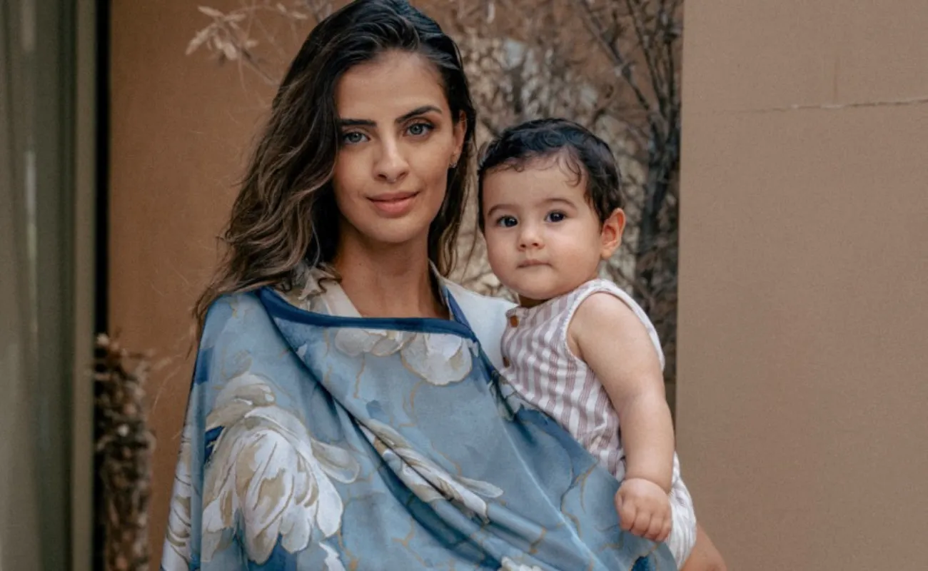 Breastfeeding in Style: Why Mothers Are Falling for Cashmere Nursing Covers