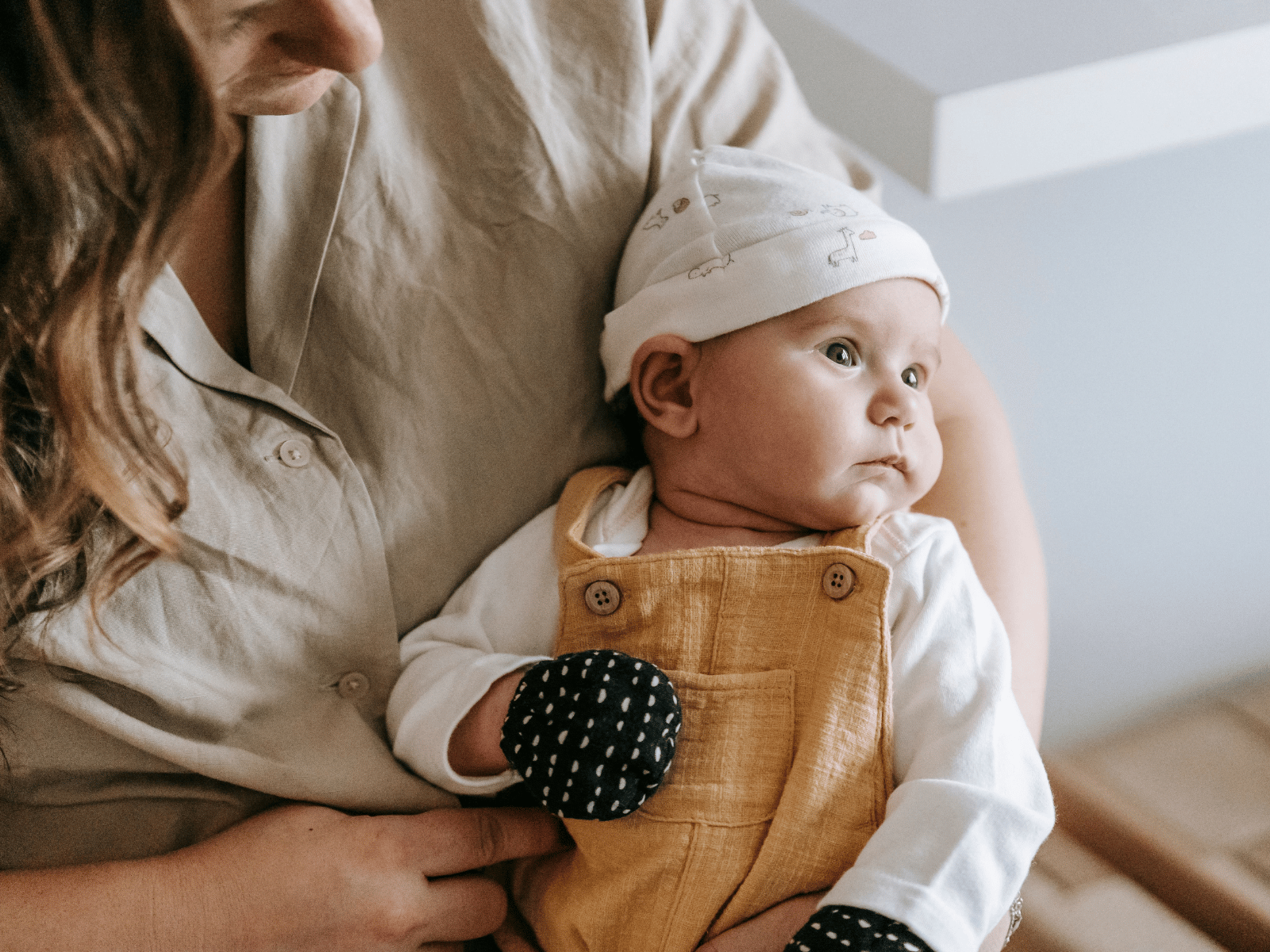 Newborn visitors: kind house rules every family can use