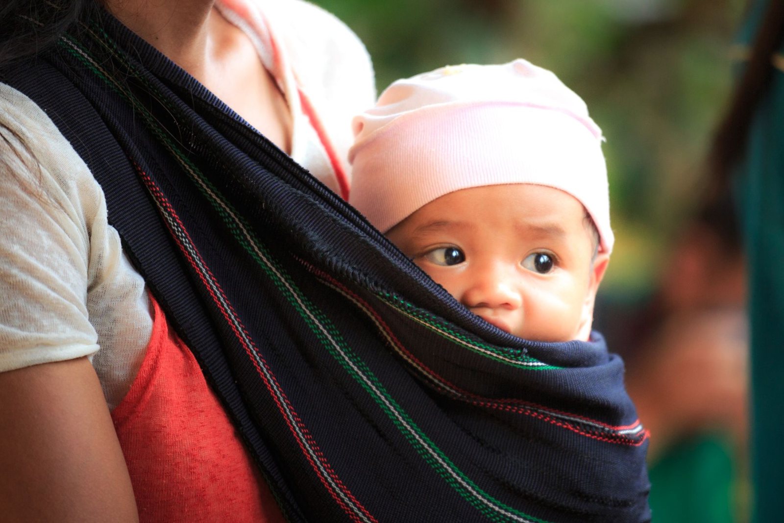 Mum carrying her baby in a fabric sling