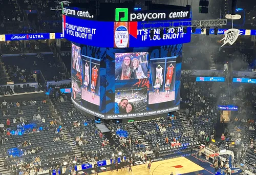 Anzeige von nutzergenerierten Inhalten beim Spiel der Oklahoma City Thunder in der Arena