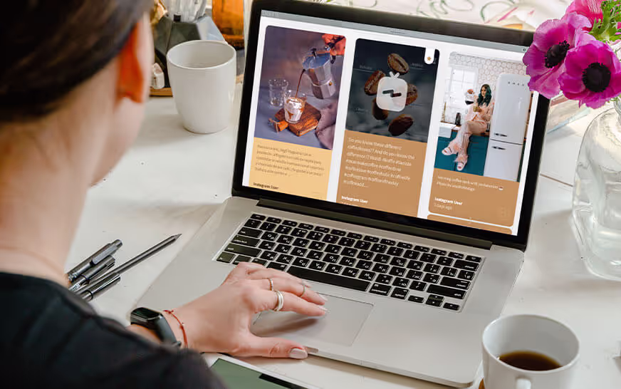 Eine auf einer Website eingebettete Social Wall mit Instagram-TV-Videos