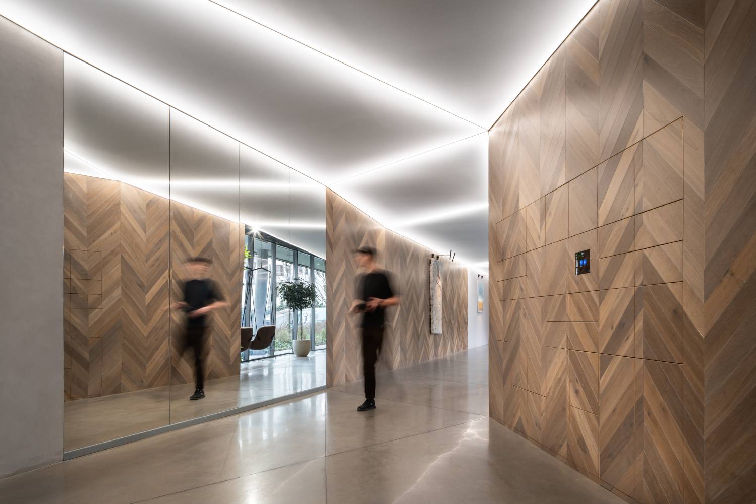 Smart workplace lockers