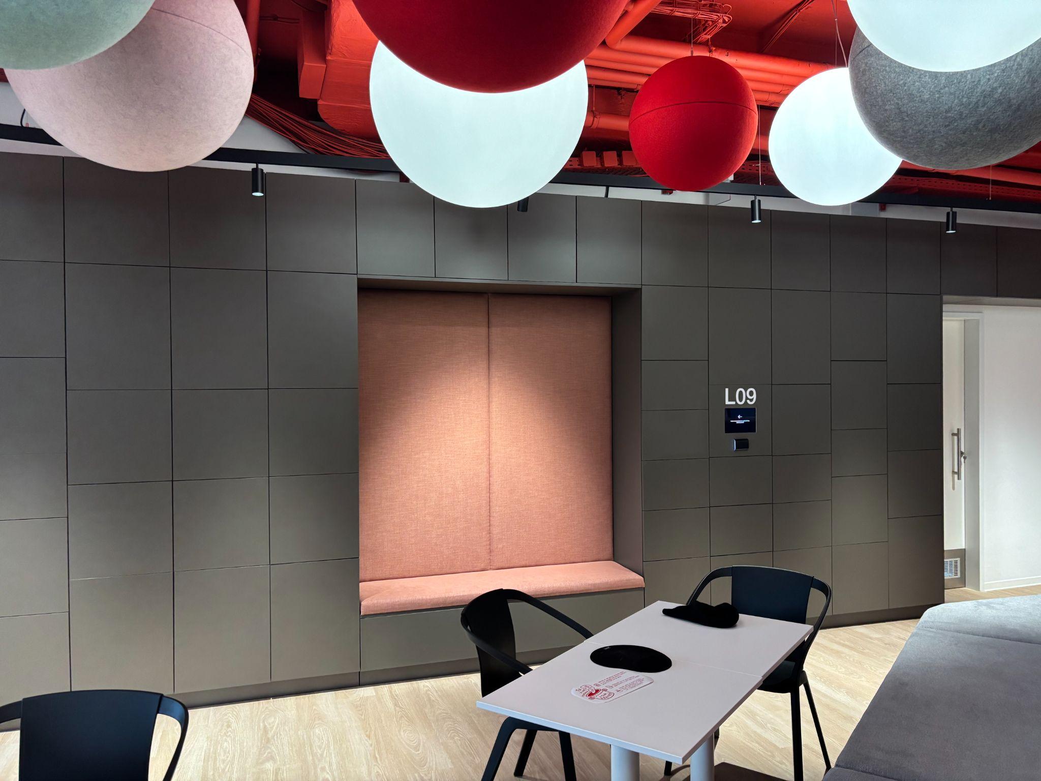 Generali workspace with integrated Blocks smart lockers