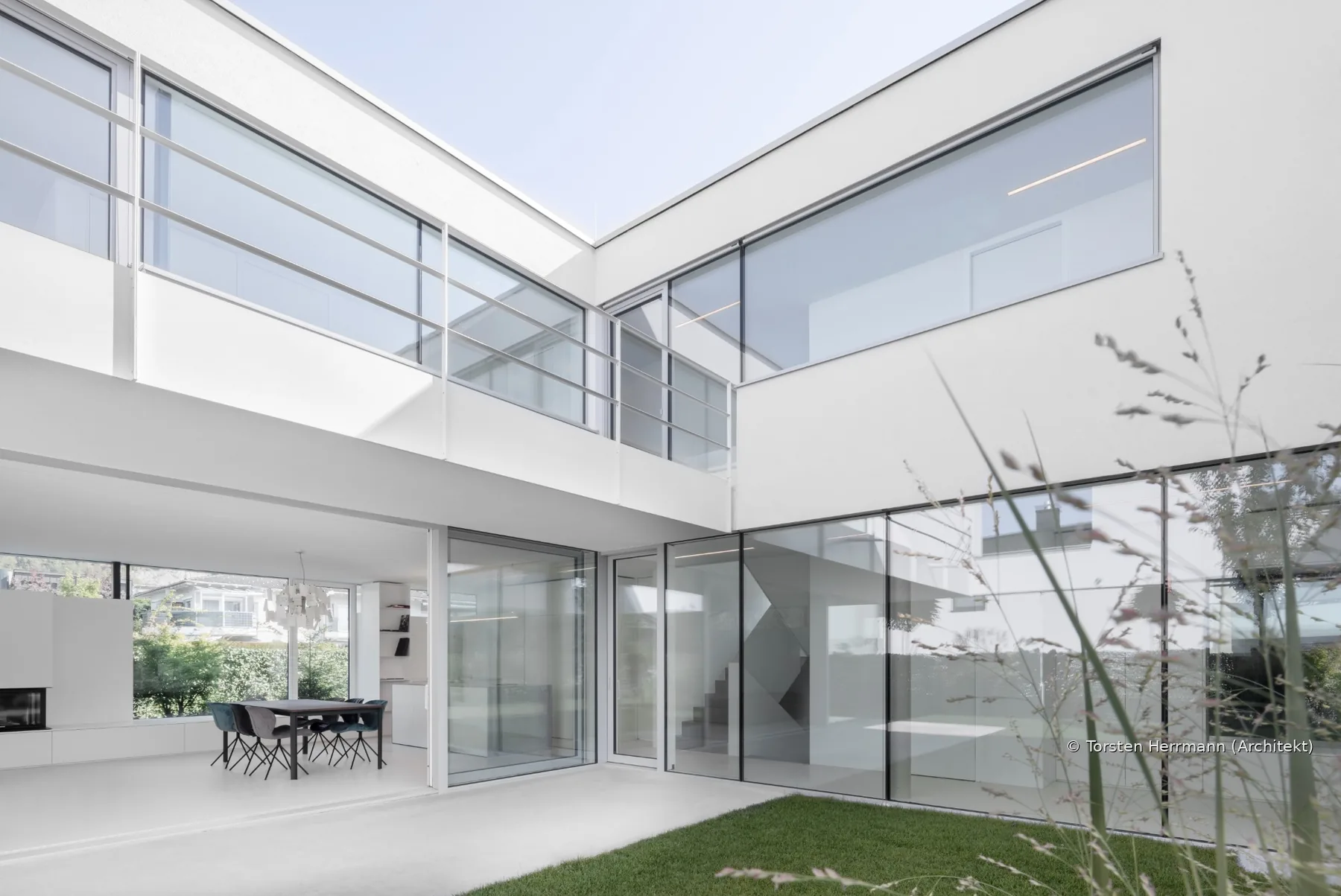 Einfamilienhaus modern mit Freisinger Fenstern