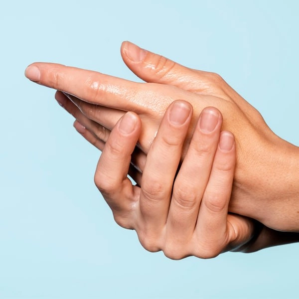 Біль у великому пальці руки: причини та лікування у Львові в Mashtaler Ortho&Trauma.