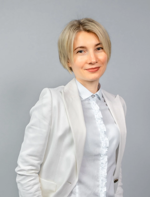 The photo shows Elena Kholoniuk — CEO of Mashtaler Ortho&Trauma Medical Center