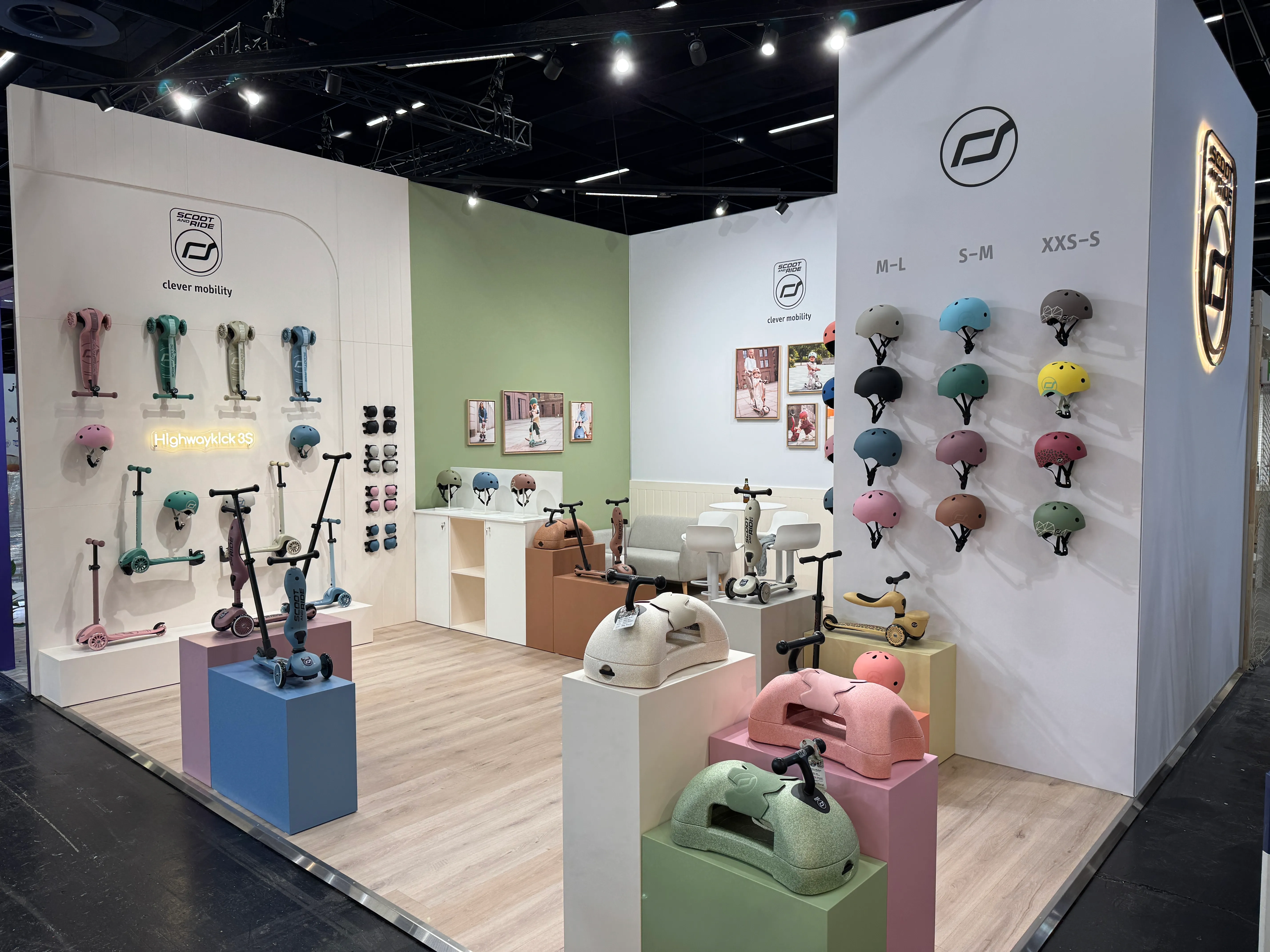 P21- Messebau | Kunden Messestand| LED-Wand | Messe | Beleuchtung | Trussing