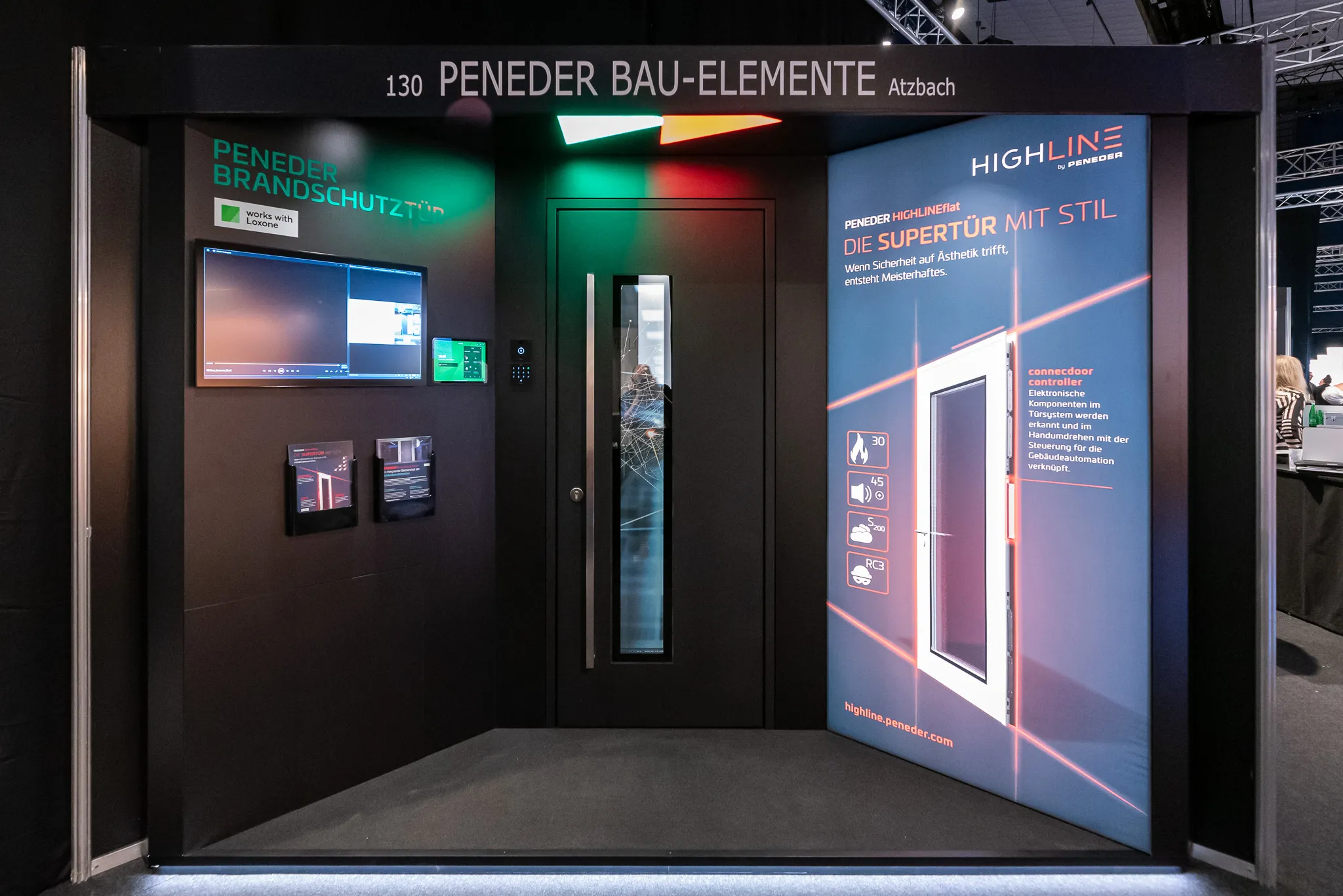 P21- Messebau | Kunden Messestand| LED-Wand | Messe | Beleuchtung | Trussing