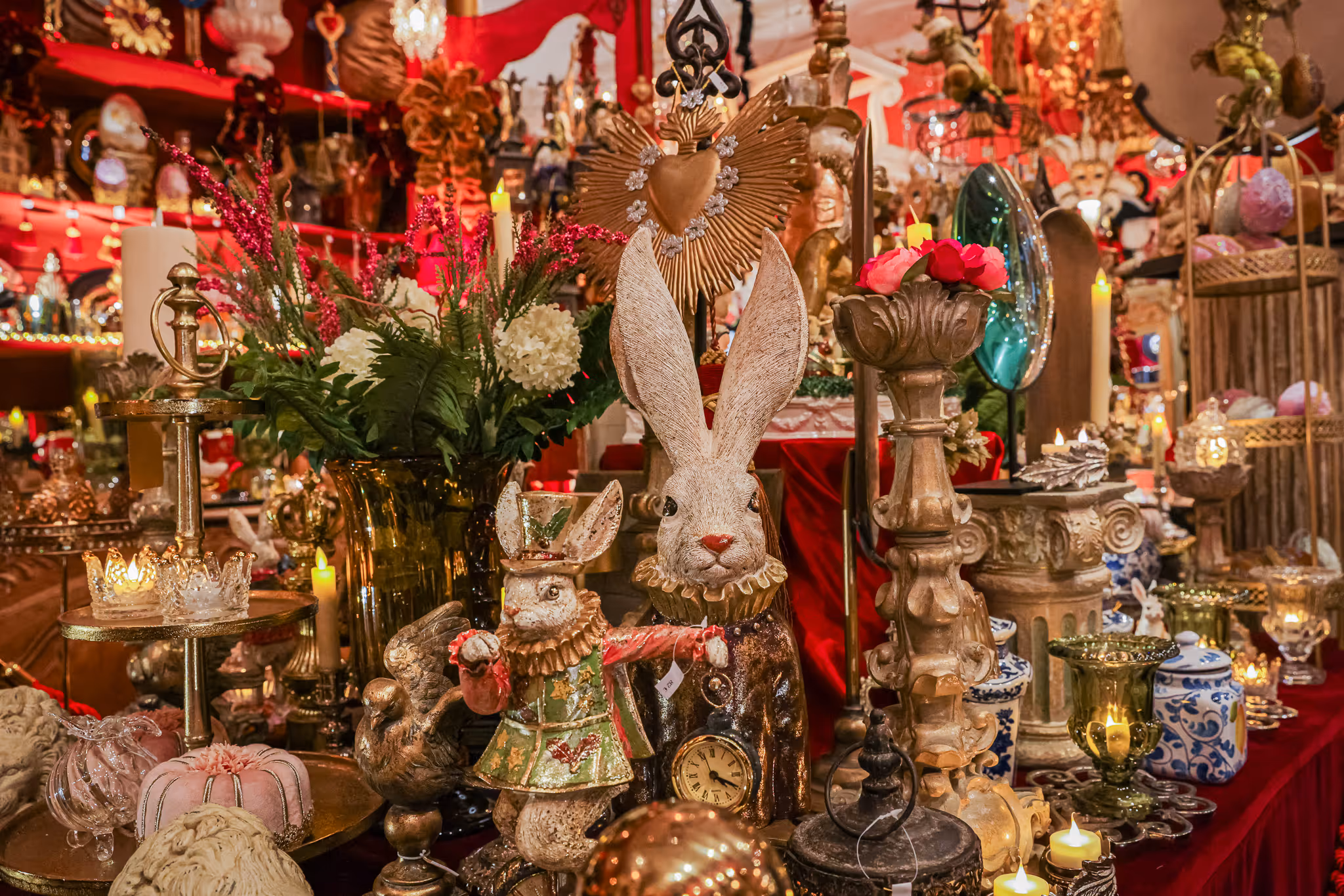 Un palais baroque remplie de bougie allumée