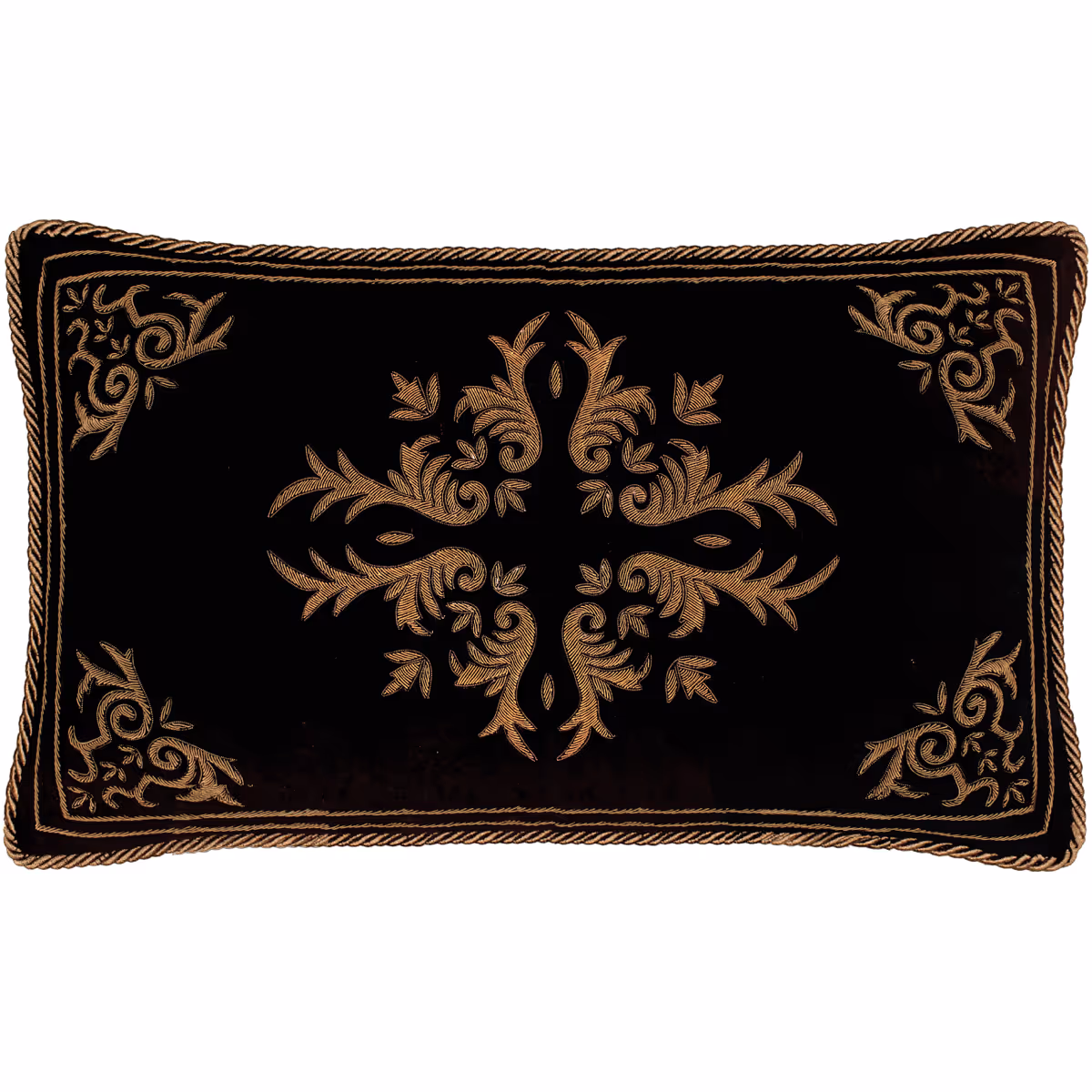 Coussin noir rectangulaire avec motif doré baroque et bordure torsadée dorée.