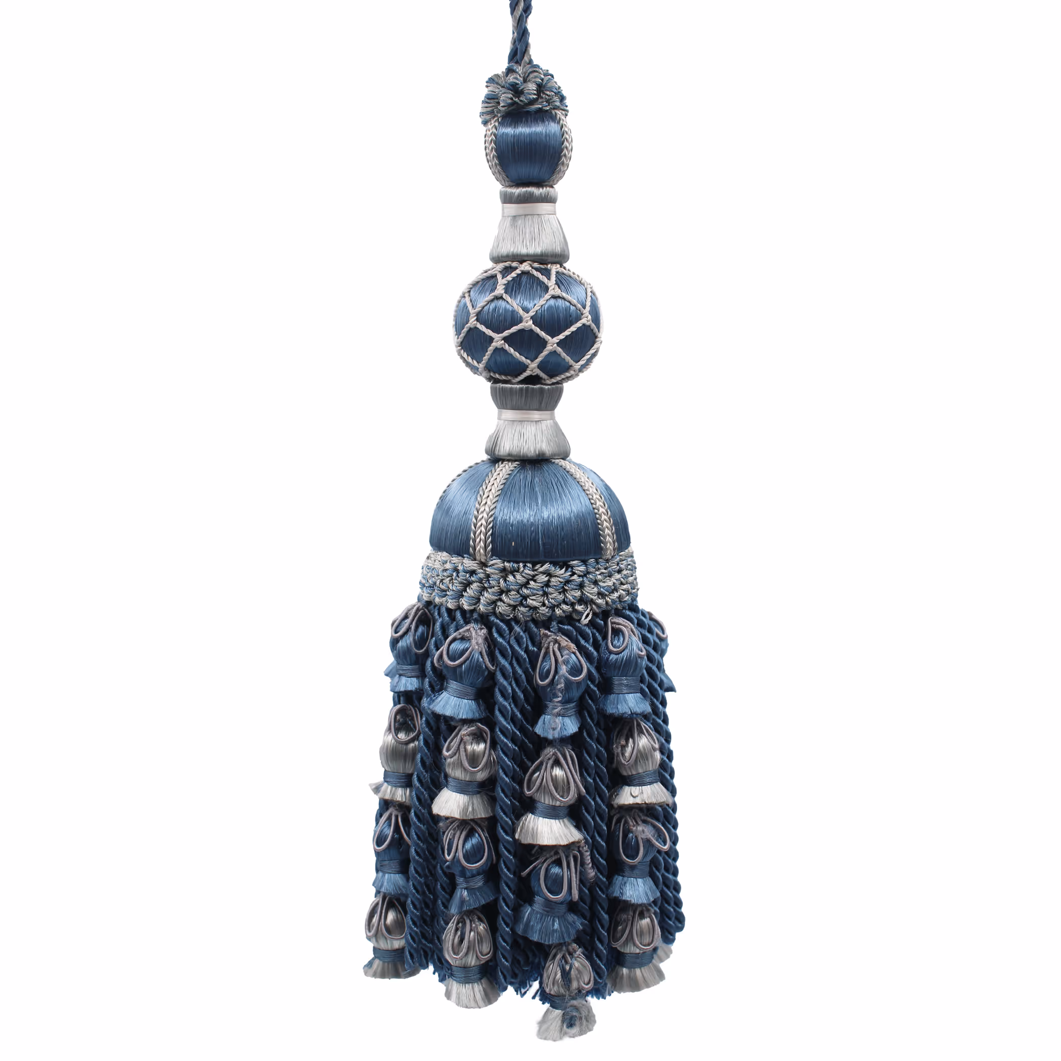 Pompon décoratif bleue avec plusieurs glands et nœuds en corde tressée.