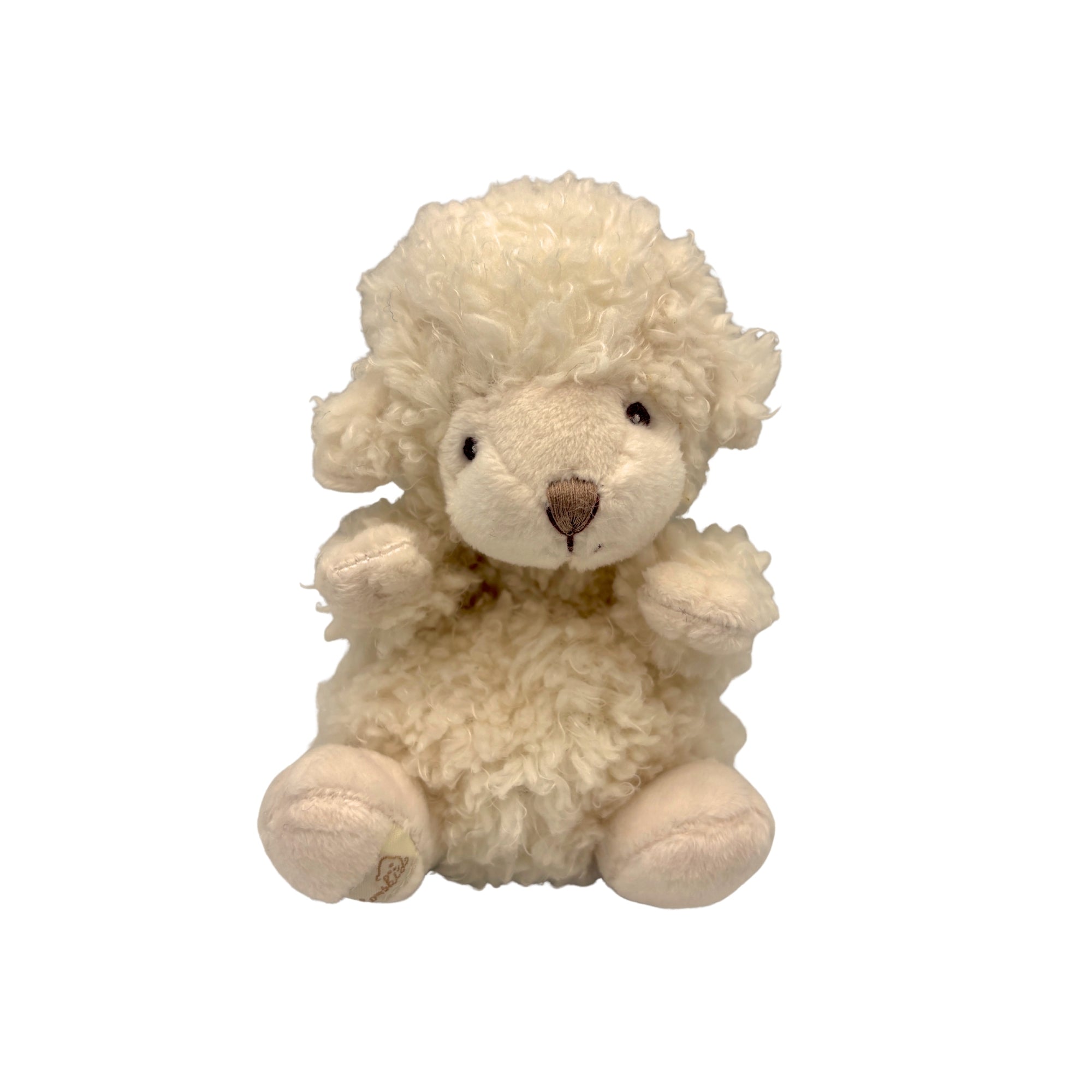 Peluche agneau crème au pelage bouclé, assise, avec nez brodé et pattes douces rembourrées