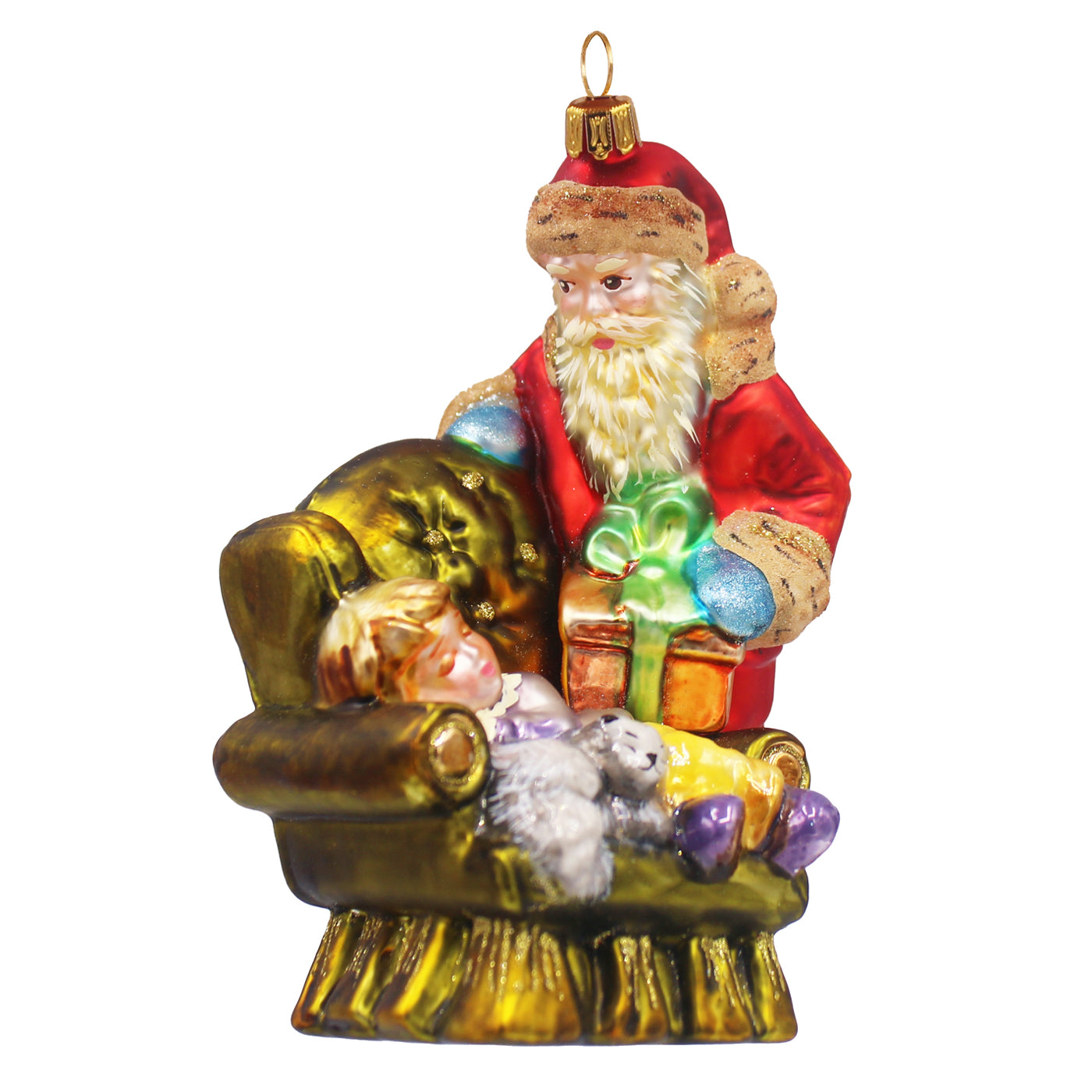 Père Noël en verre soufflé tenant un cadeau vert près d un enfant allongé dans un fauteuil