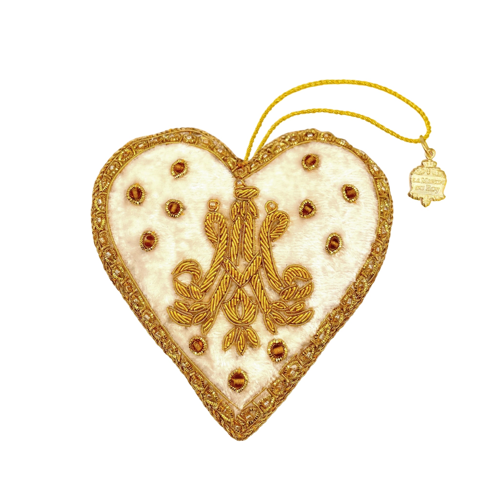 Cœur brodé main 12 cm en tissu blanc et doré, monogramme MA, perles dorées et cordon suspendu