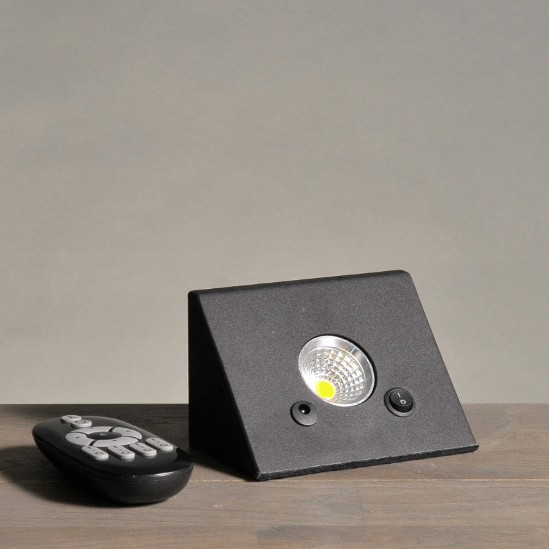 Spot LED sans fil noir avec télécommande, tête orientable et bouton de commande
