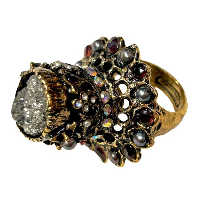 Bague baroque ajustable en laiton doré, drusite brute et grenats, perles et cristaux