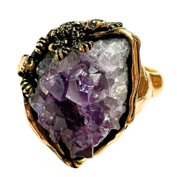Bague en laiton doré patiné sertie d une améthyste brute violette