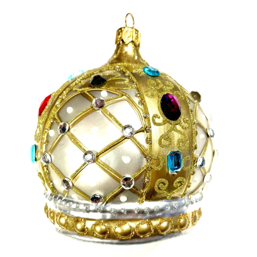 Couronne en verre soufflé doré et argenté ornée de strass colorés et perles en relief