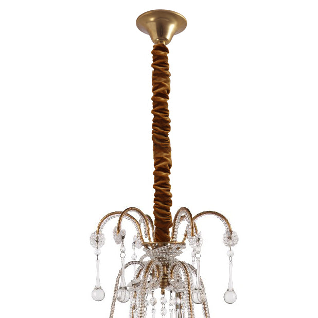 Chaussette de lustre en velours cuivré habillant la tige d'un lustre à pampilles