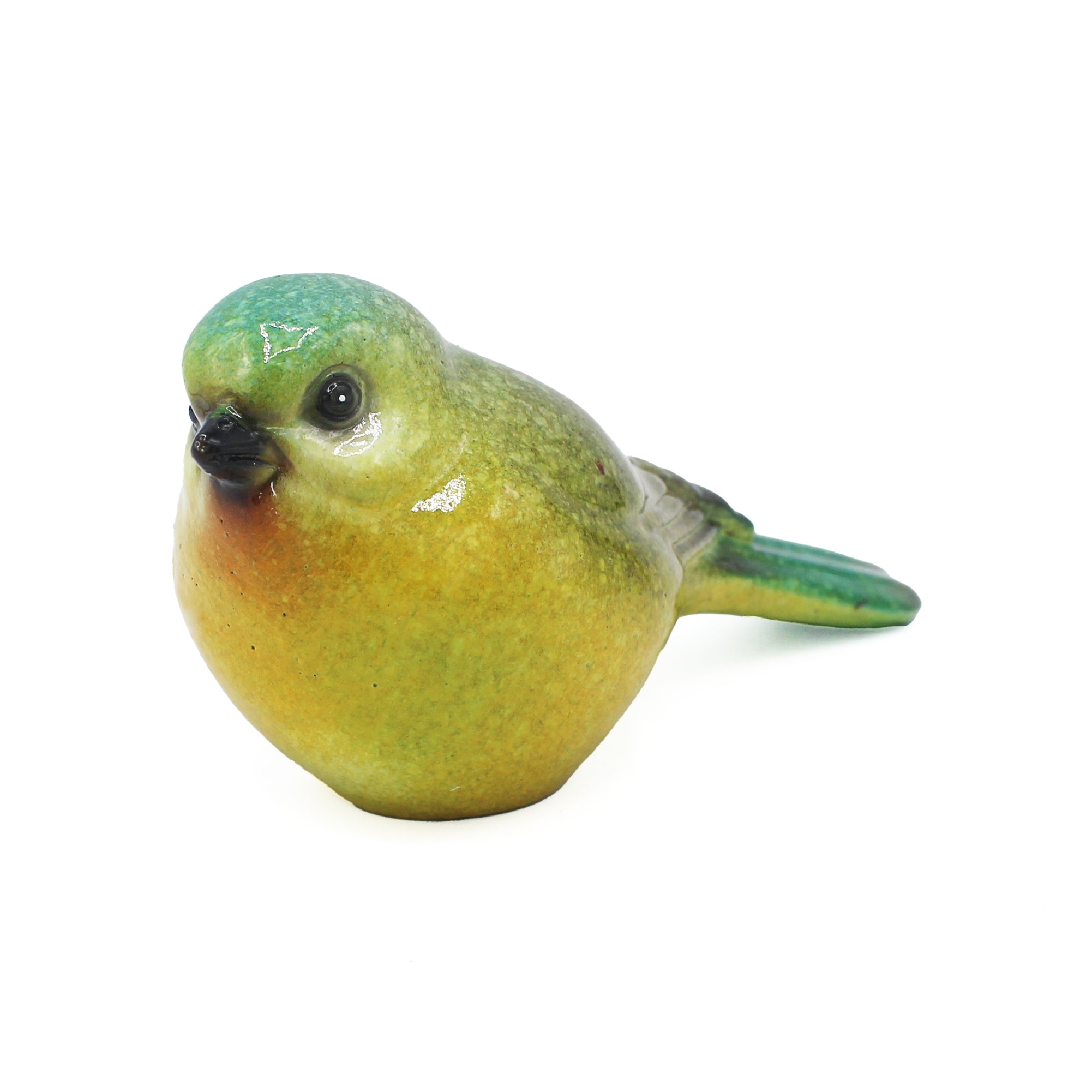 Oiseau décoratif en résine vert et jaune, vu de profil, avec bec noir et queue verte