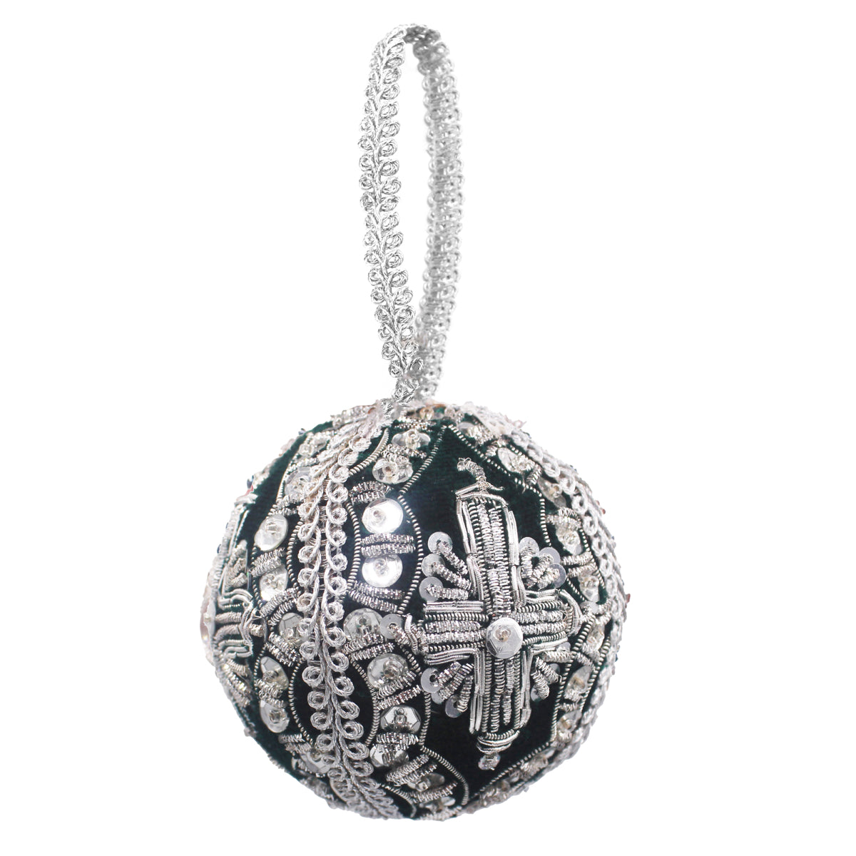 Boule de Noël en velours vert brodée de fils argentés, perles et sequins