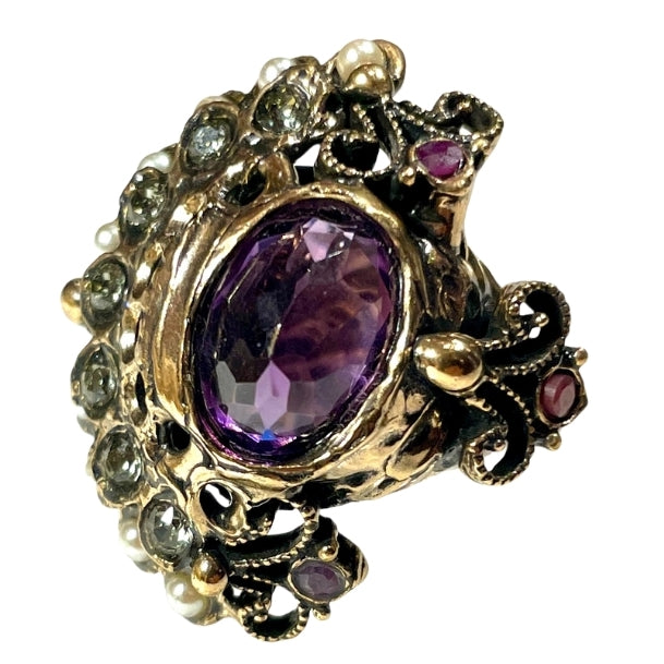 Bague ajustable en laiton doré patiné avec améthyste ovale, perles, rubis et strass