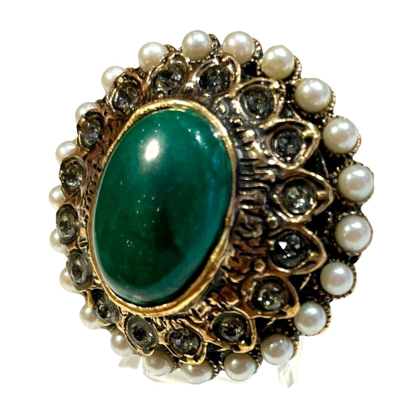 Bague ajustable en laiton doré patiné avec cabochon de malachite, perles et cristaux Swarovski