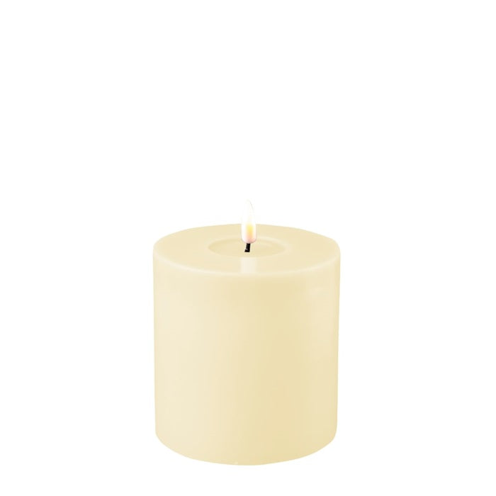 Bougie cylindrique crème effet miroir à LED avec flamme blanche