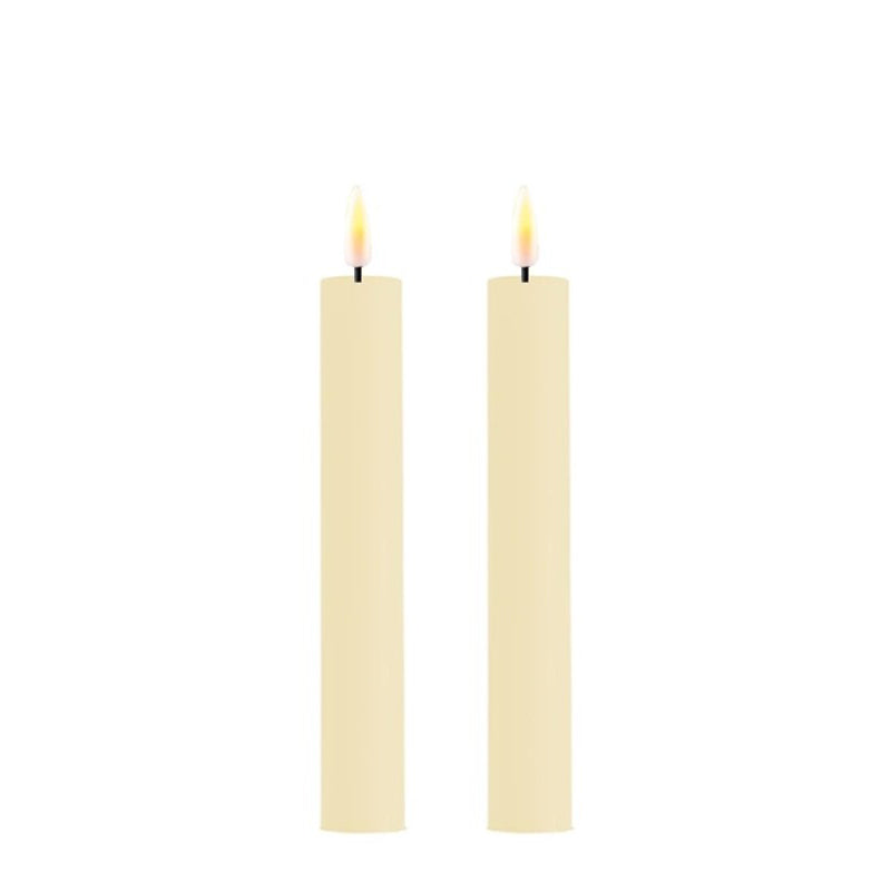 Deux bougies LED couleur crème à effet miroir avec flammes blanches