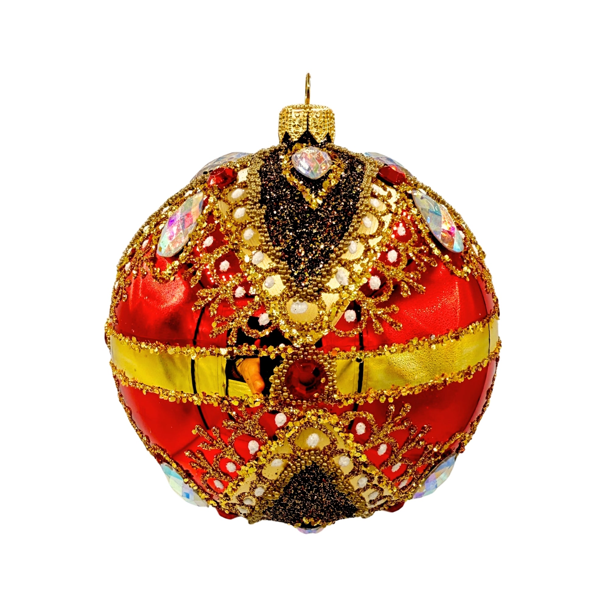 Boule de Noël en verre rouge avec motifs dorés en relief, strass brillants et attache métallique pour suspension