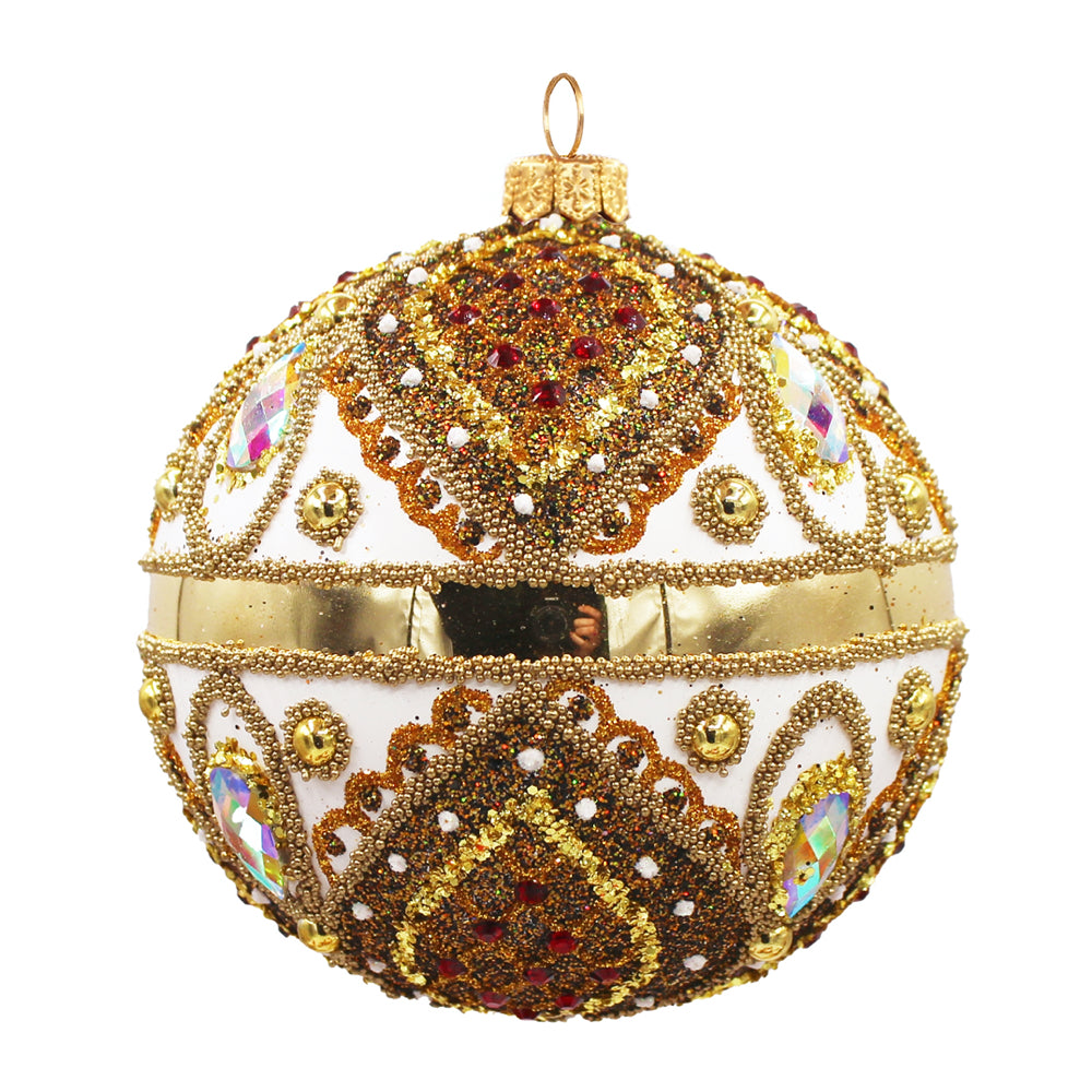 Boule de Noël en verre soufflé blanche et dorée, décorée de perles et strass