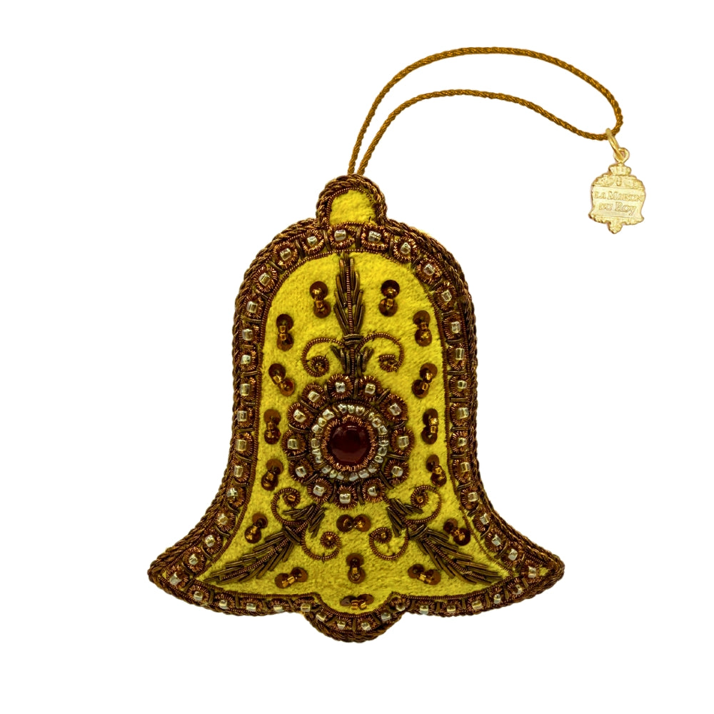 Cloche brodée en velours jaune pâle ornée de perles, paillettes et galon doré