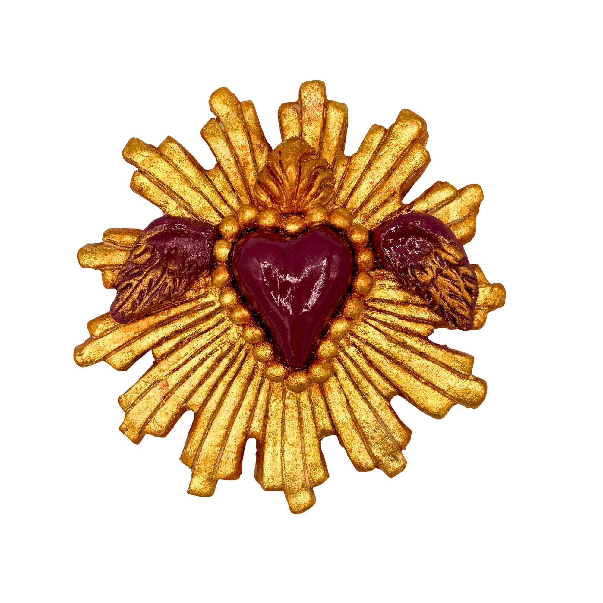 Coeur-soleil décoratif en argile, cœur mauve central avec ailes sculptées et rayons dorés en relief