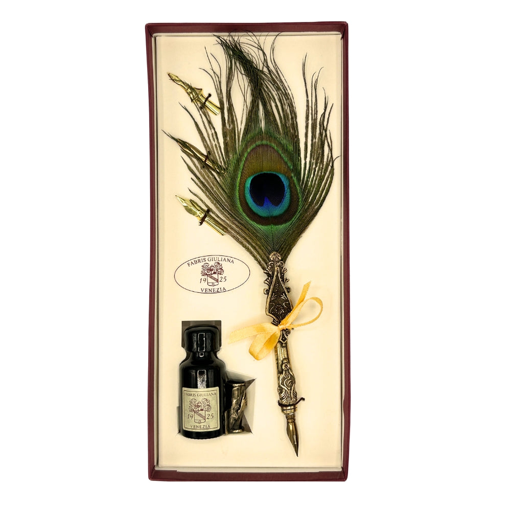 Coffret de calligraphie avec plume de paon montée sur manche ciselé, encrier noir et plumes de rechange