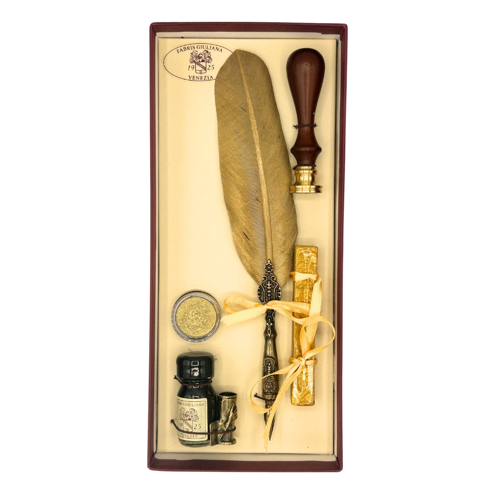Coffret de calligraphie ouvert avec plume dorée, cachet à manche bois et bâton de cire dorée
