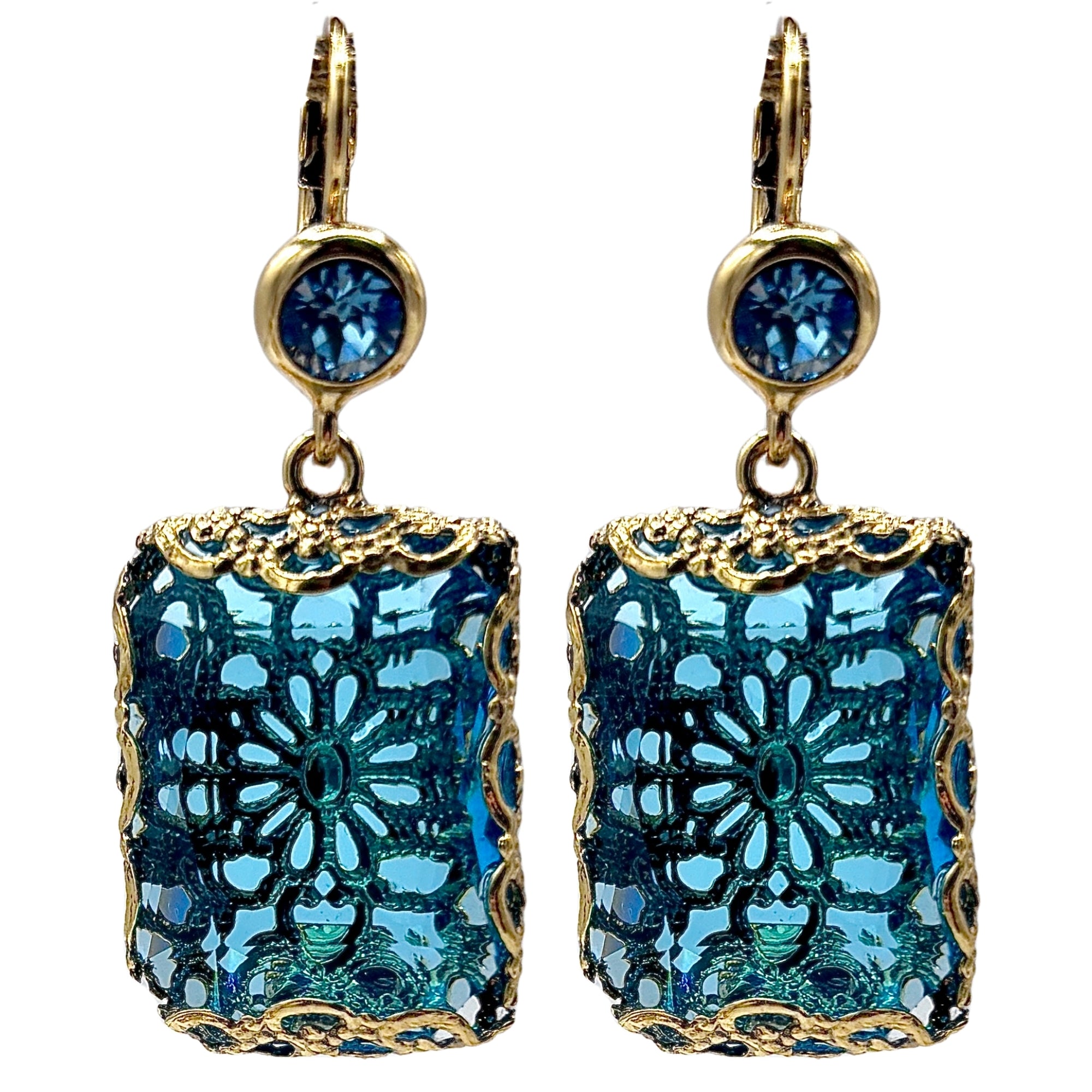 Boucles d’oreilles pendantes dorées avec cristal bleu facetté rond et pendentif rectangulaire texturé bleu profond