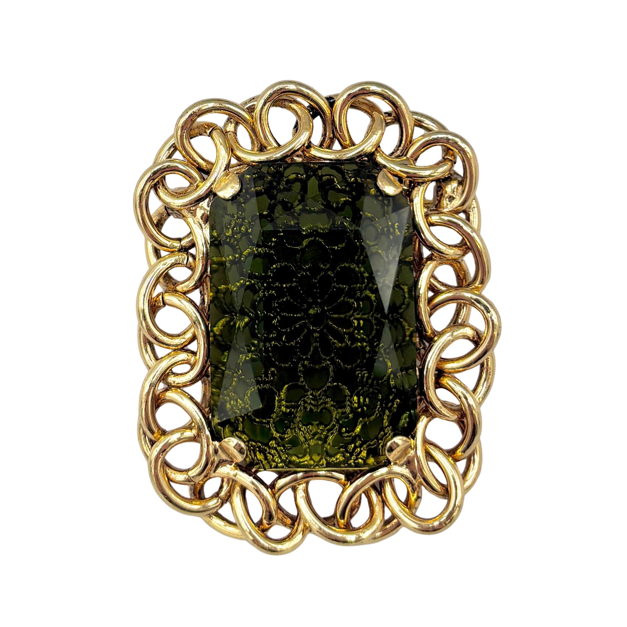 Broche en cristal vert foncé rectangulaire facetté, monture dorée à anneaux entrelacés