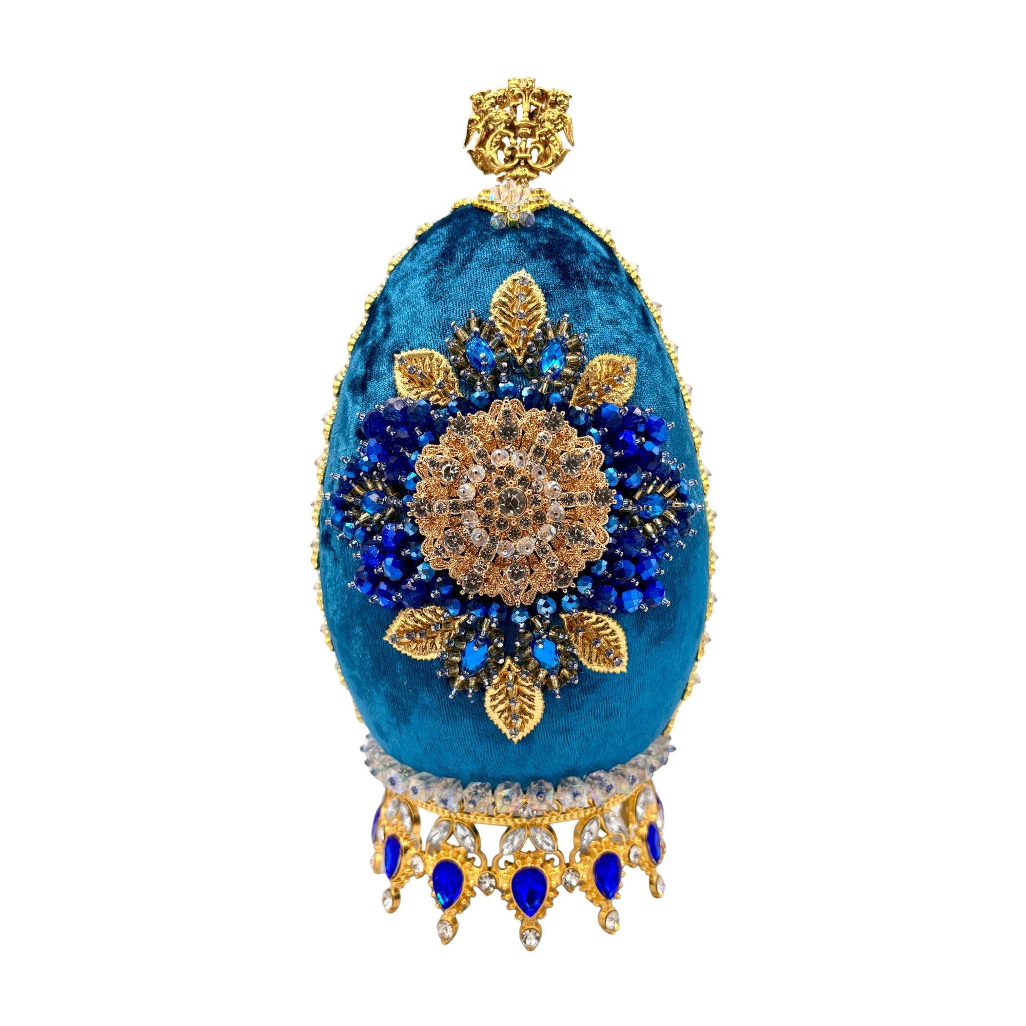 Œuf décoratif bleu en velours, orné de broderies dorées et pierres bleues, monté sur socle doré serti