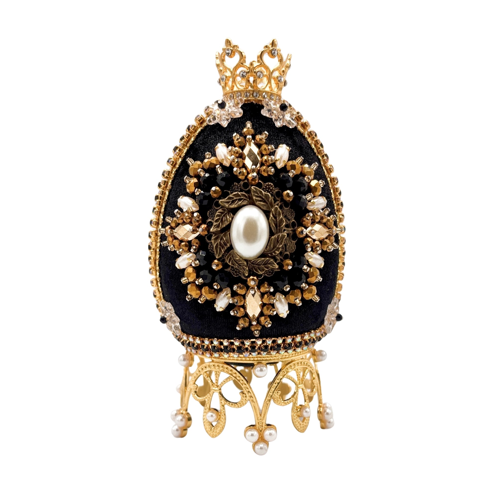 Œuf noir sur pied en velours, décor central de perles, cristaux et couronne dorée