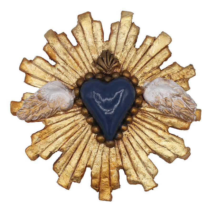 Cœur ailé bleu, blanc et doré en terre d'argile avec soleil rayonnant et feuille d'or