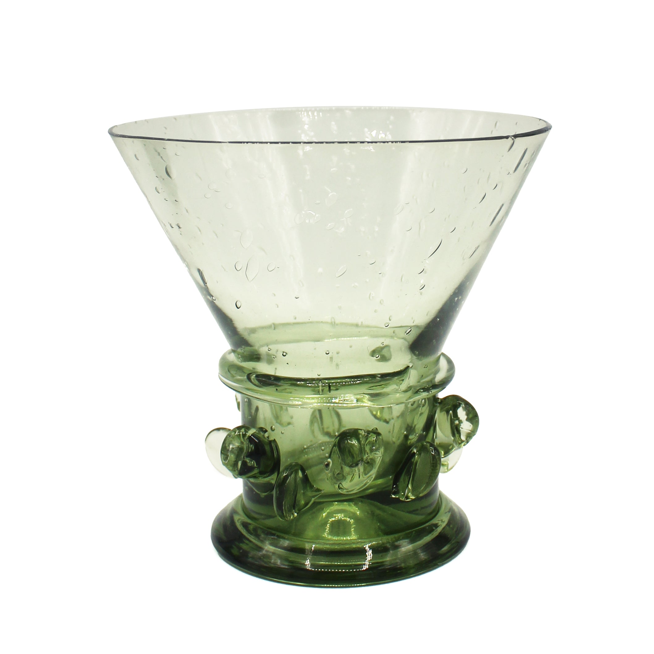 Gobelet à boutons en verre soufflé vert fumé, base évasée et reliefs ovales