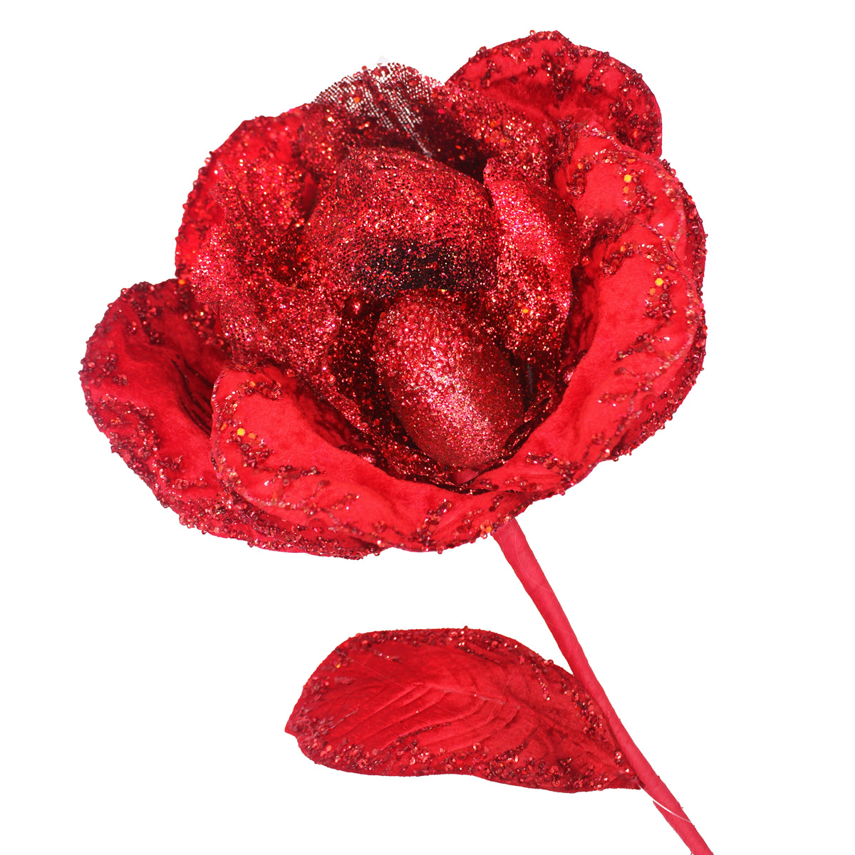Magnolia rouge pailleté en gros plan avec pétales en tissu et feuille sur tige