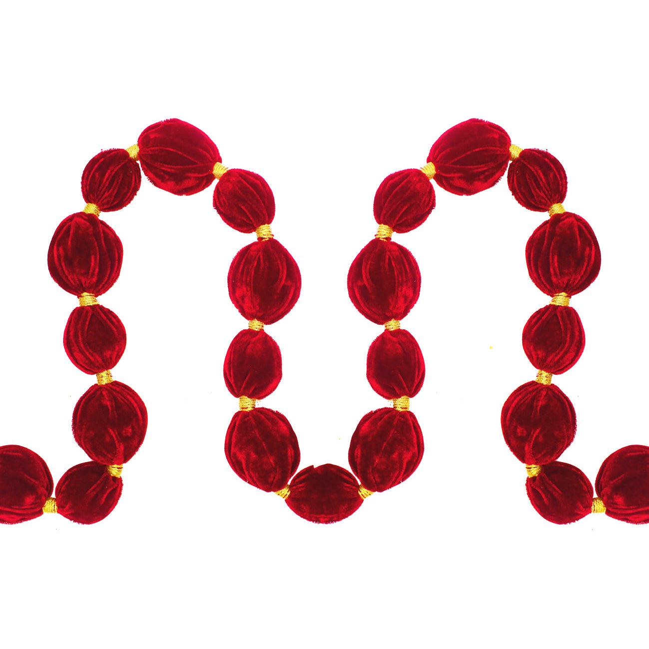 Guirlande de boules en velours rouge reliées par des noeuds dorés