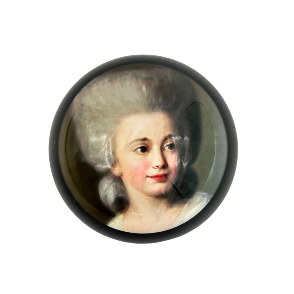 Presse-papier hémisphérique en verre noir avec portrait féminin XVIIIe siècle