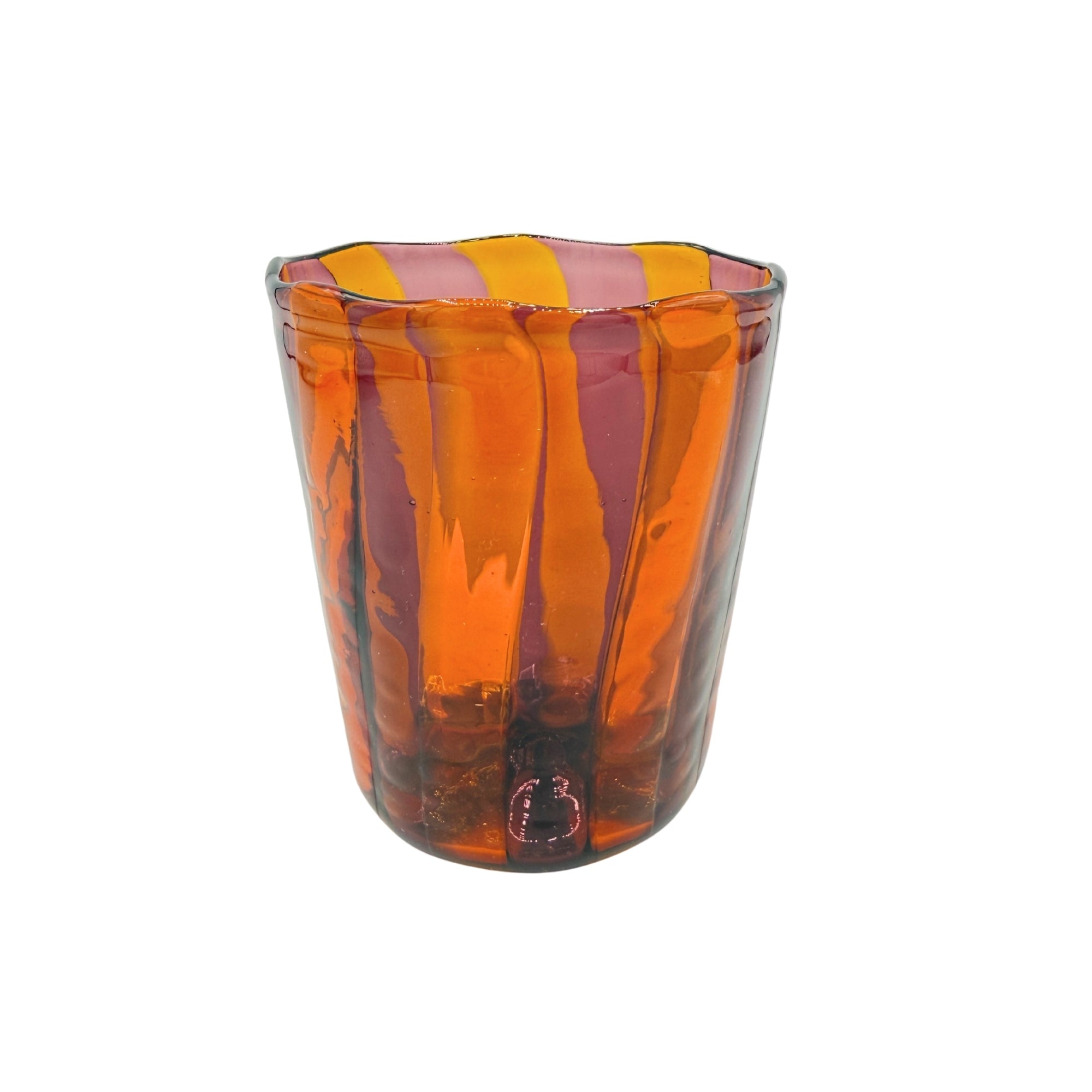 Verre Murano en verre soufflé violet et orange, motif rayé vertical et forme légèrement évasée