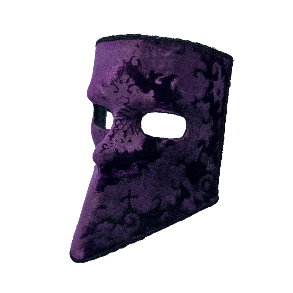 Masque vénitien bauta en velours prune à motifs baroques noirs