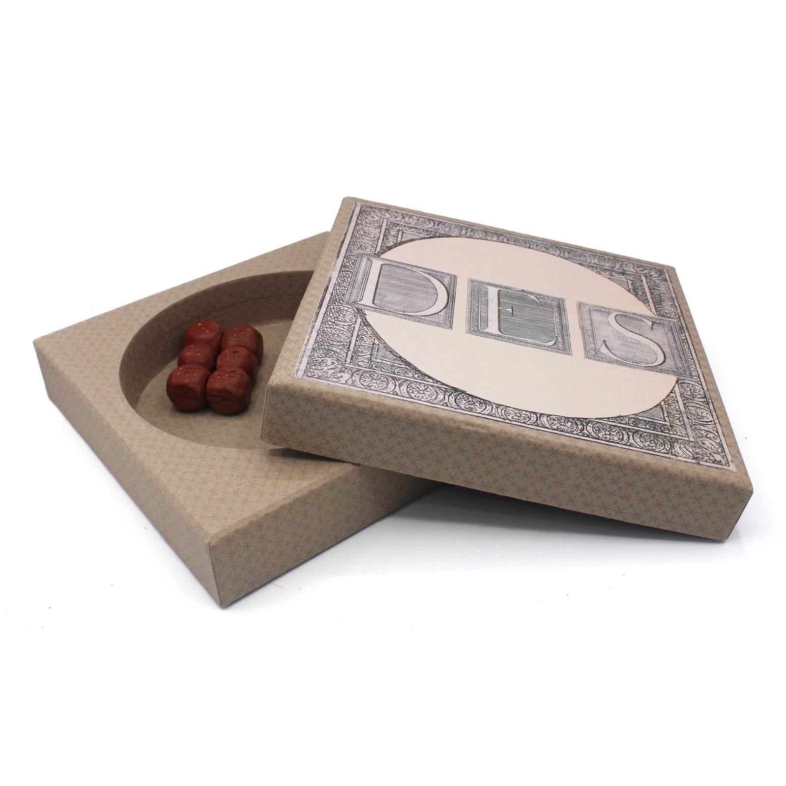 Piste de dés en carton brun et beige avec six dés en bois